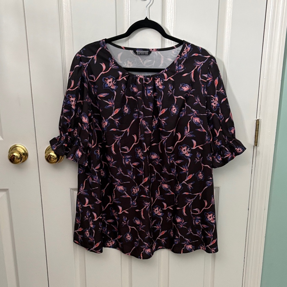 🐥BloomChic Black and Pink Floral Blouse